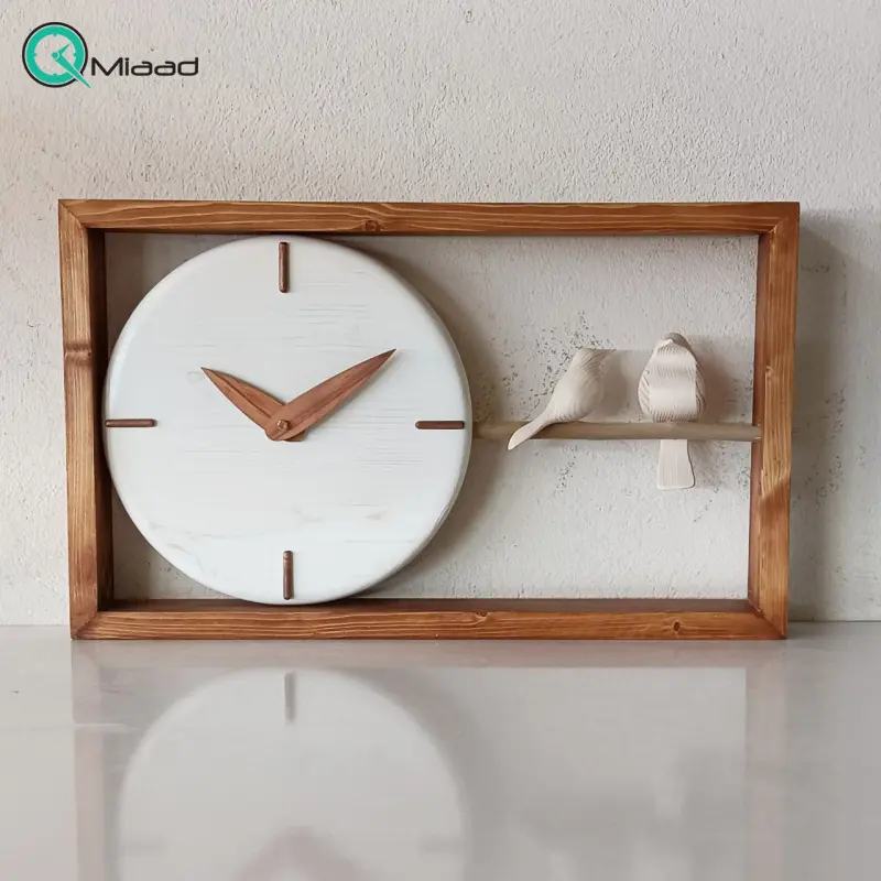 ساعت دیواری چوبی دست ساز مدل 169، ساعت دیواری چوبی با متریال تمام دست ساز و طراحی خلاقانه، طرح مرغ عشق روی ساعت ساعت دیواری چوبی